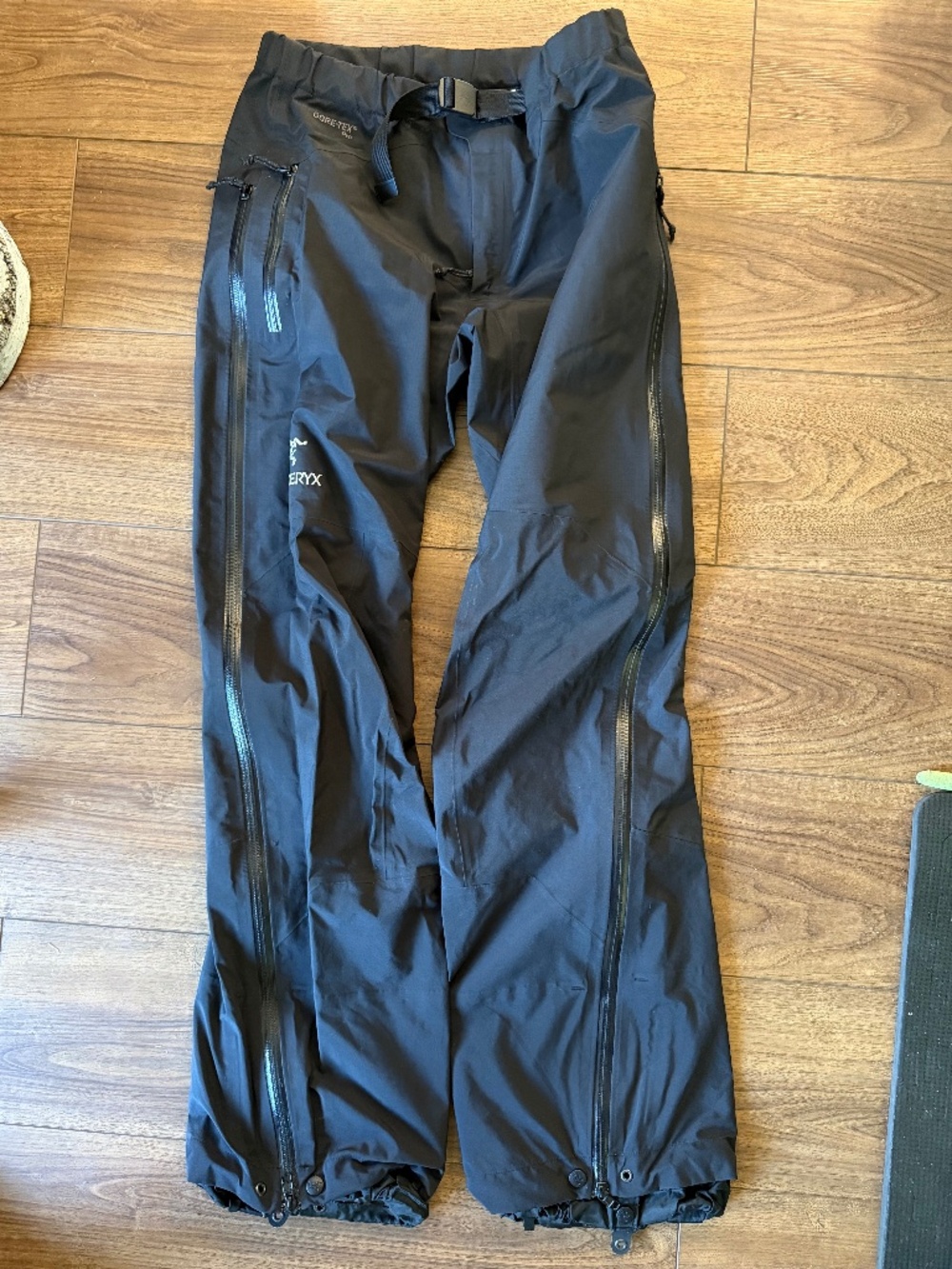 Women’s Arc’teryx Beta AR Hardshell (Rain) Pants - size Small - EUC - Black